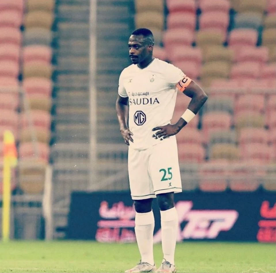 اعتزال معتز هوساوي: نهاية مسيرة مدافع الأهلي والمنتخب