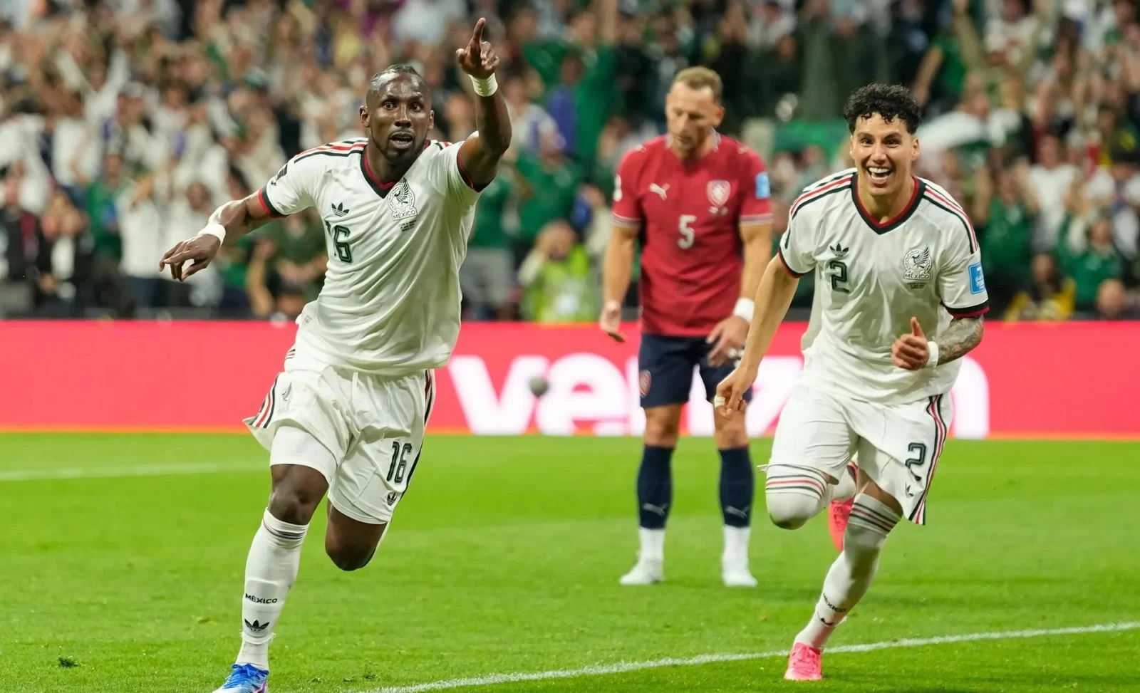 جوليان كينيونيس يقود المكسيك نحو المجد في كأس العالم 2026