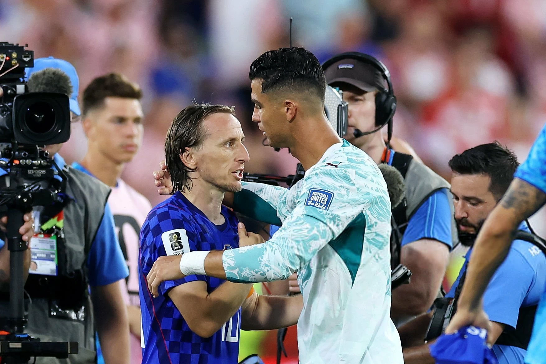 مودريتش ورونالدو: عناق يختتم مسيرة أسطورية في كأس العالم