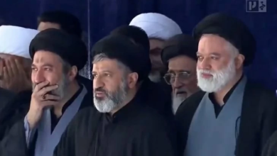 غياب مجتبى خامنئي عن جنازة والده يثير تساؤلات حول خلافة المرشد