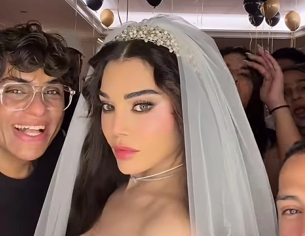 هيفاء وهبي تثير الجدل بفستان زفاف.. حقيقة زواجها الجديد